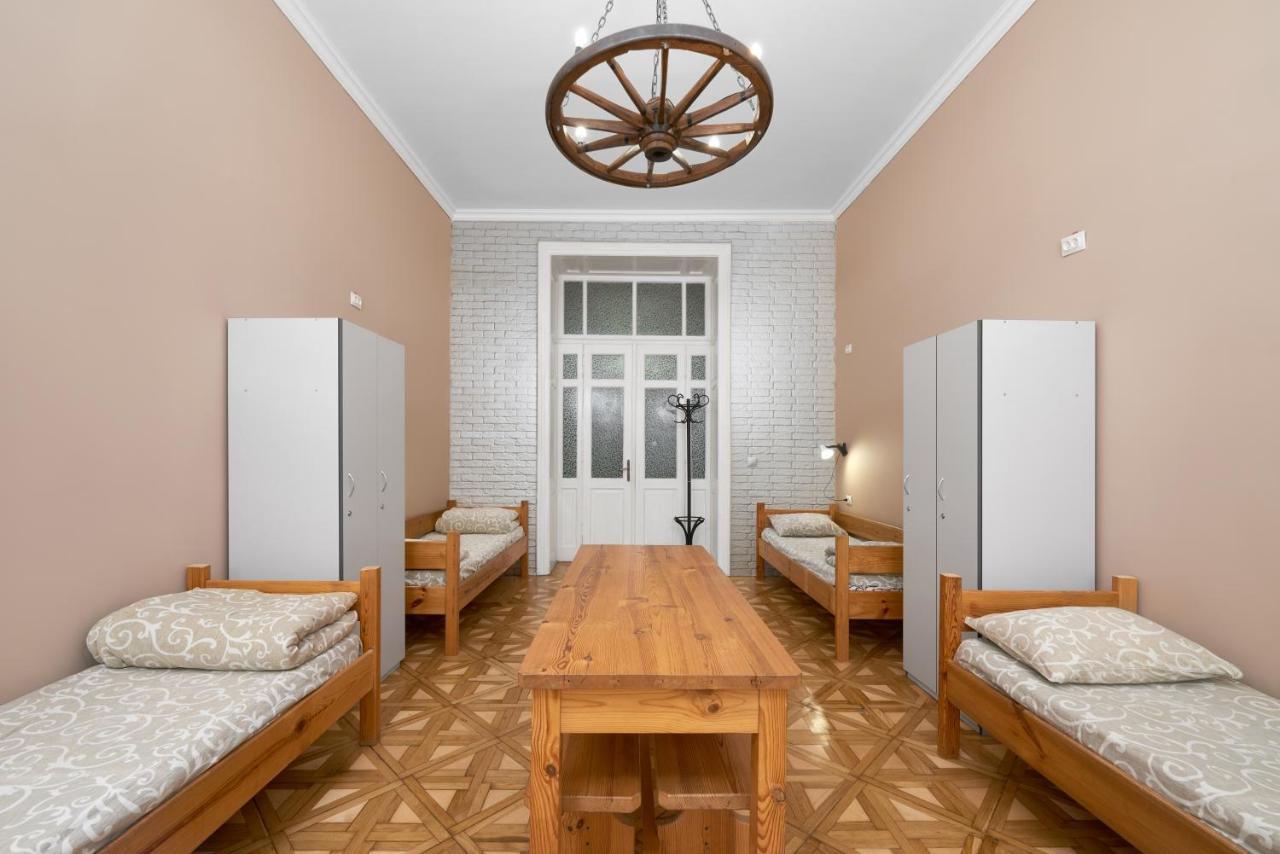 Cossacks Hostel Lviv Luaran gambar